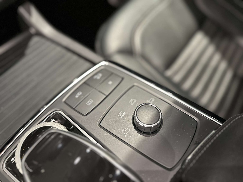 Mercedes-Benz GLE 2017 - miniatyr 23