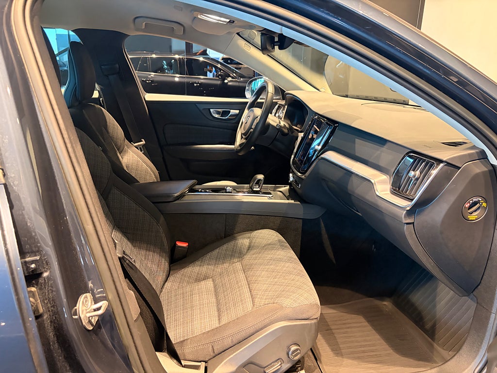 Volvo V60 2023 - miniatyr 3