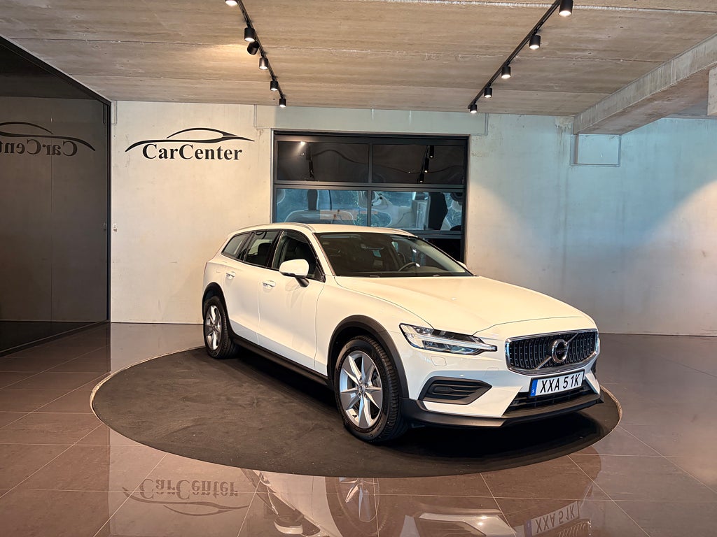Volvo V60 Cross Country 2022 - miniatyr 2