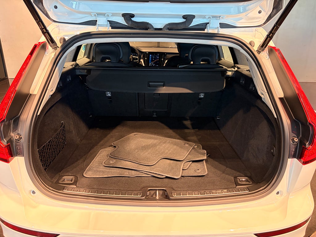 Volvo V60 Cross Country 2022 - miniatyr 16