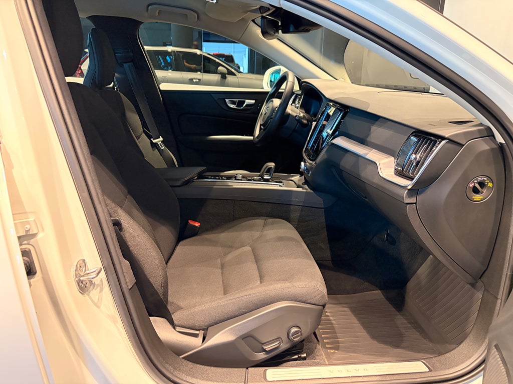 Volvo V60 Cross Country 2022 - miniatyr 3