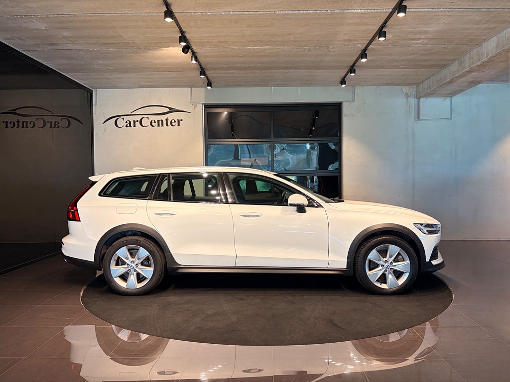 Volvo V60 Cross Country 2022 - miniatyr 10