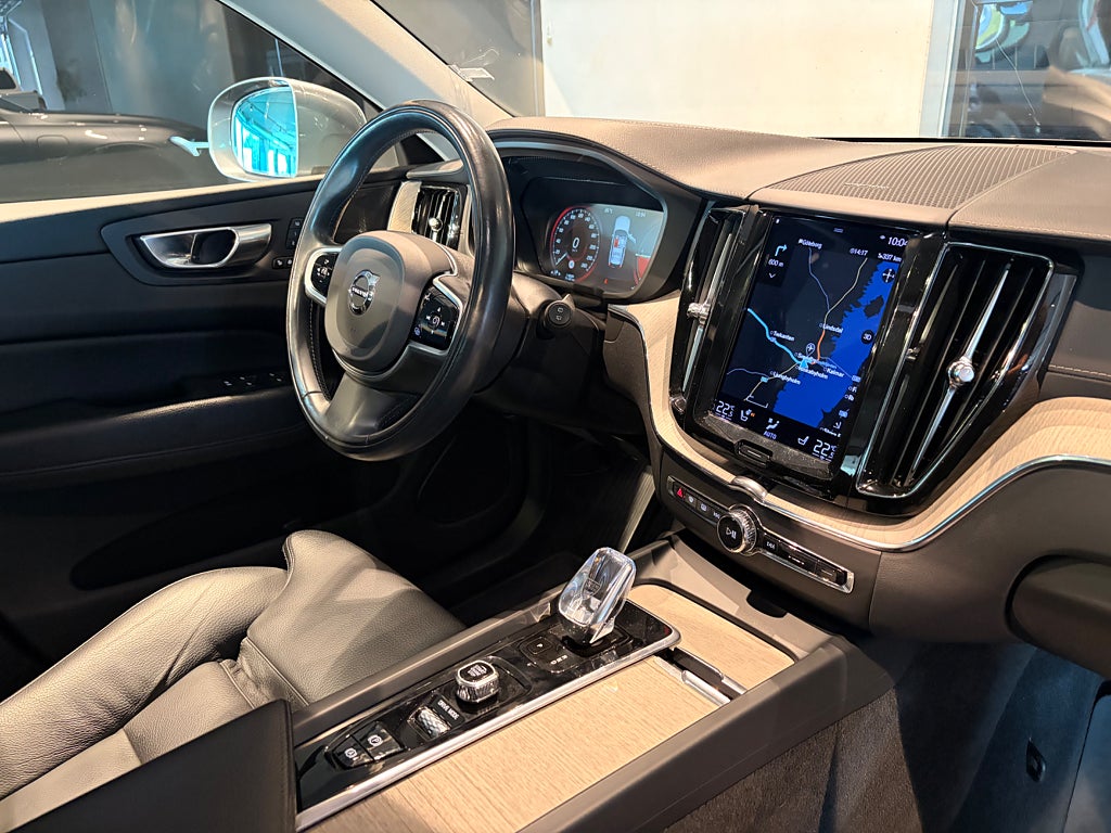 Volvo XC60 2021 - miniatyr 5