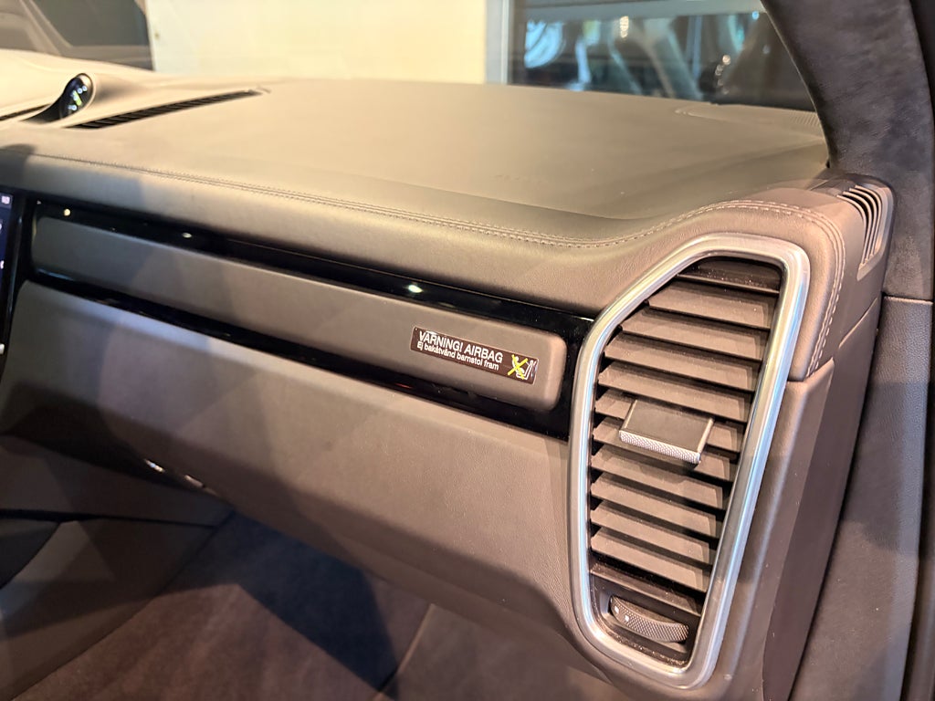 Porsche Cayenne 2020 - miniatyr 13
