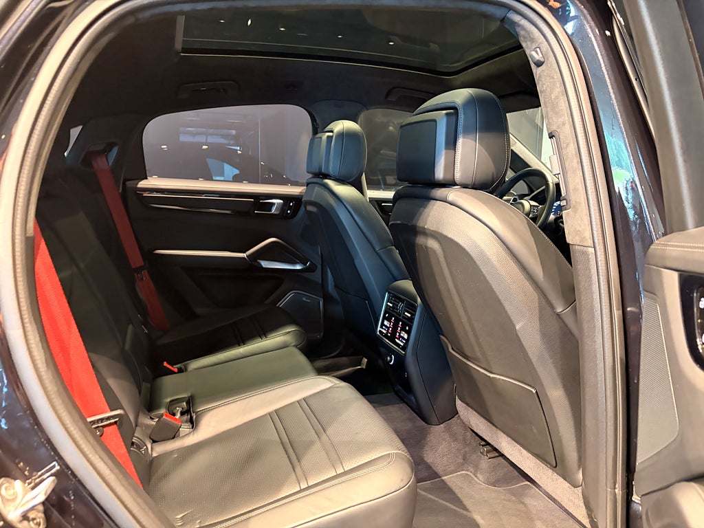 Porsche Cayenne 2020 - miniatyr 15