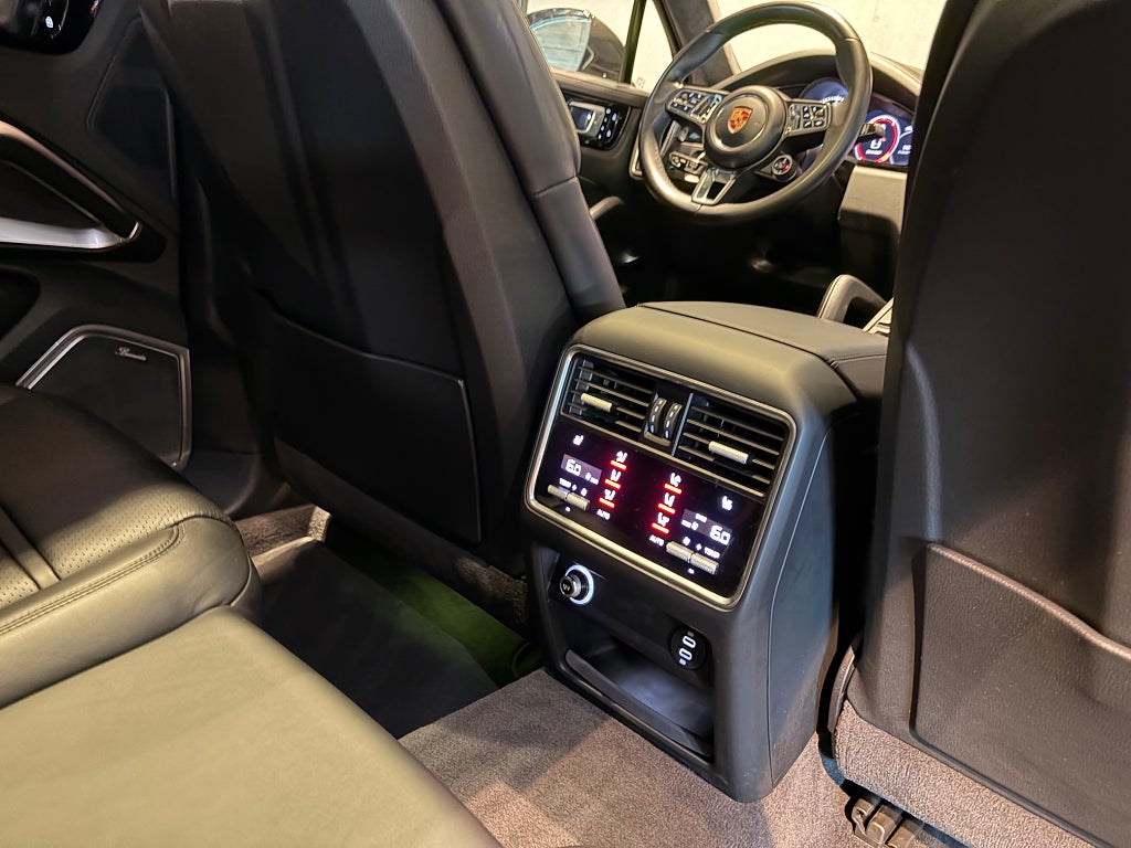 Porsche Cayenne 2020 - miniatyr 16