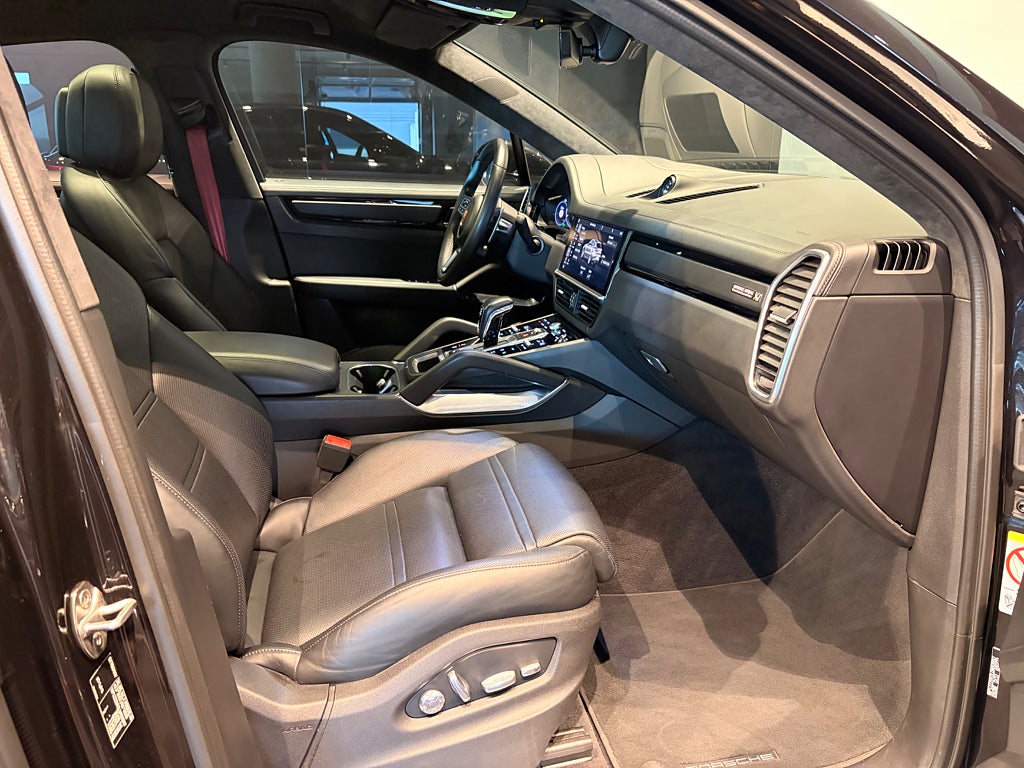 Porsche Cayenne 2020 - miniatyr 3