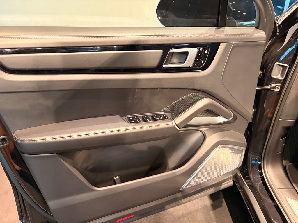 Porsche Cayenne 2020 - miniatyr 23