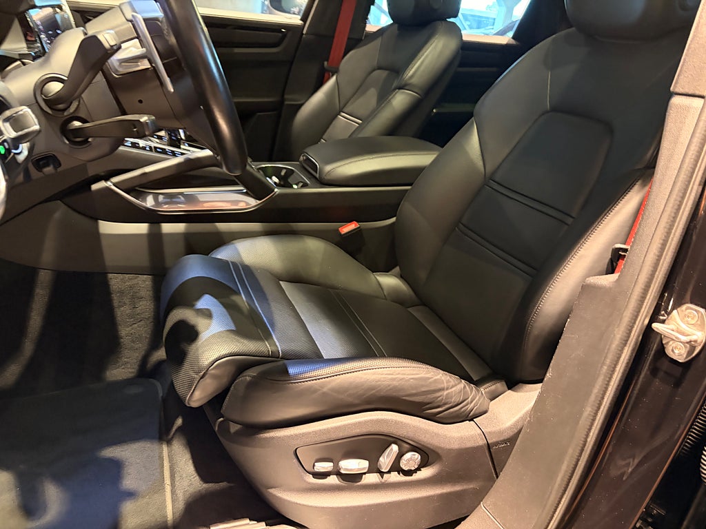 Porsche Cayenne 2020 - miniatyr 24