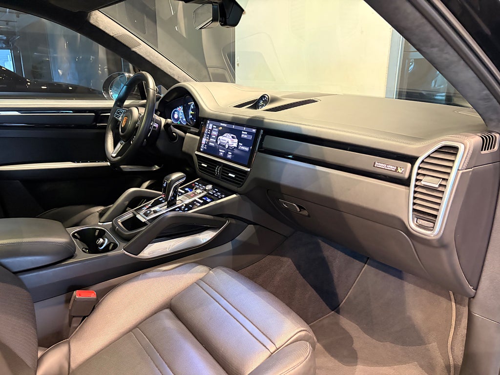 Porsche Cayenne 2020 - miniatyr 4