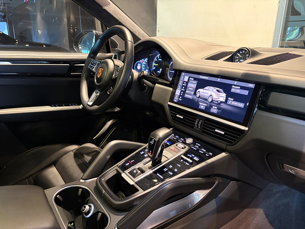 Porsche Cayenne 2020 - miniatyr 5