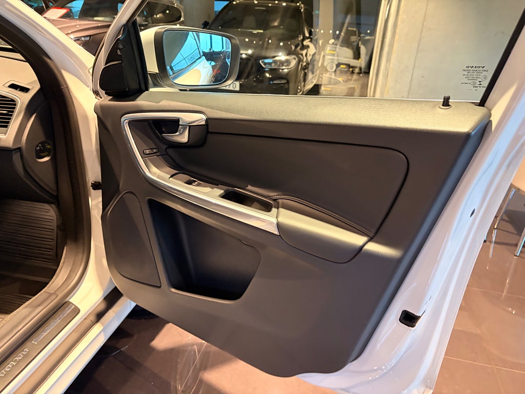 Volvo XC60 2017 - miniatyr 13