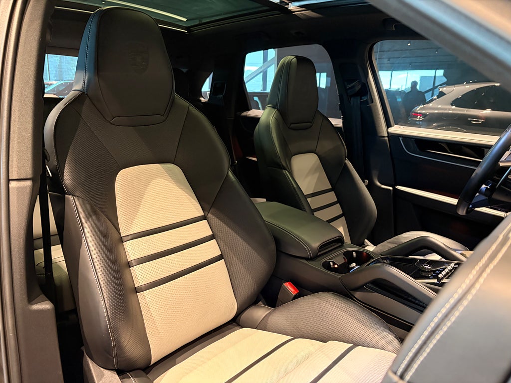 Porsche Cayenne 2024 - miniatyr 15