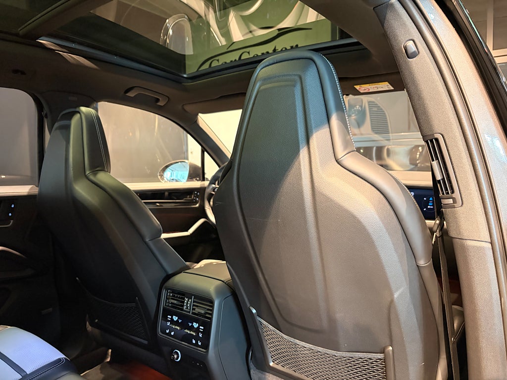 Porsche Cayenne 2024 - miniatyr 18