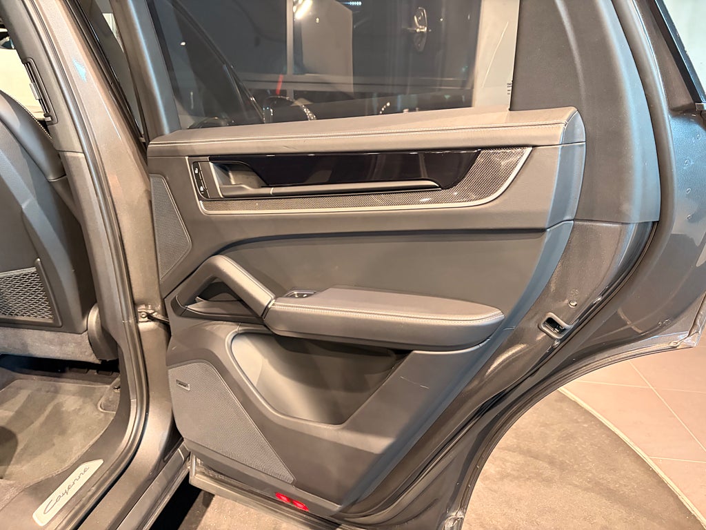 Porsche Cayenne 2024 - miniatyr 19