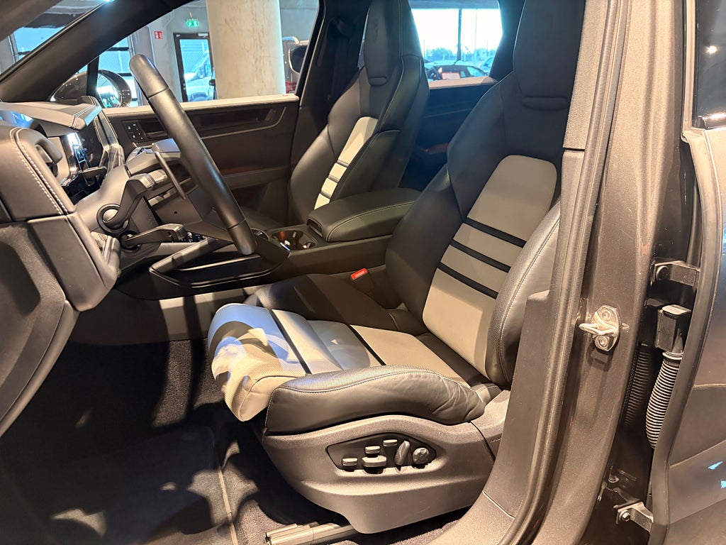 Porsche Cayenne 2024 - miniatyr 27