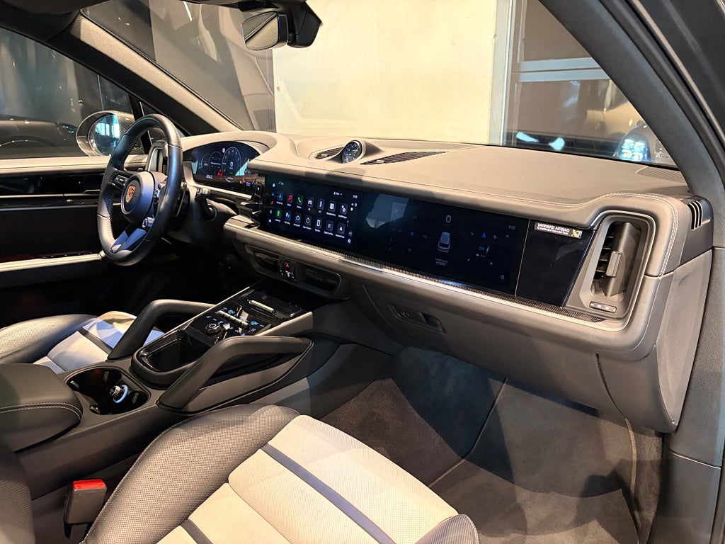 Porsche Cayenne 2024 - miniatyr 4