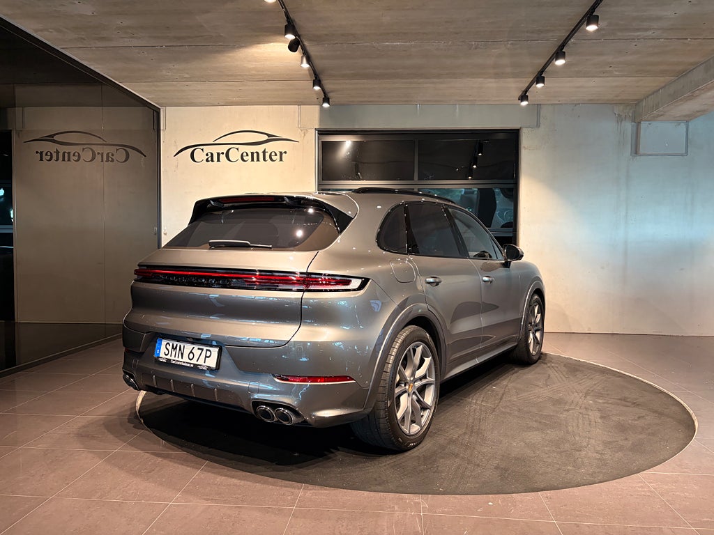 Porsche Cayenne 2024 - miniatyr 6