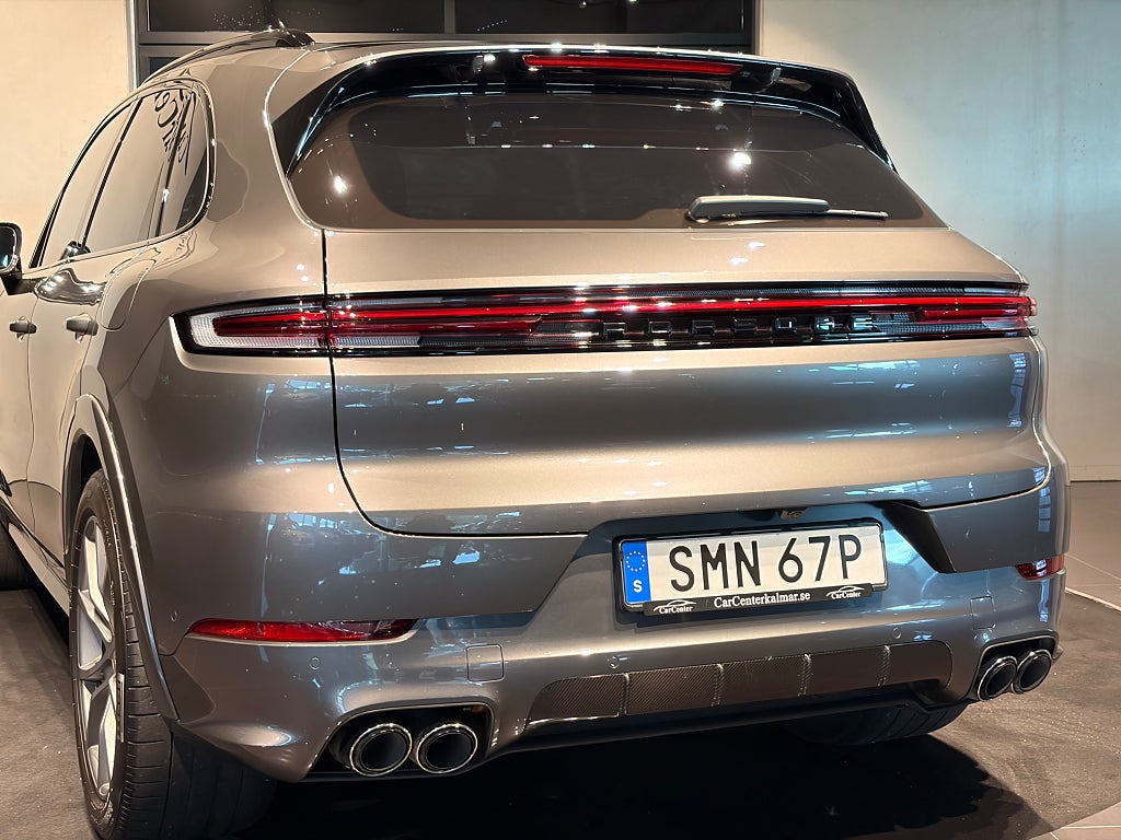 Porsche Cayenne 2024 - miniatyr 8