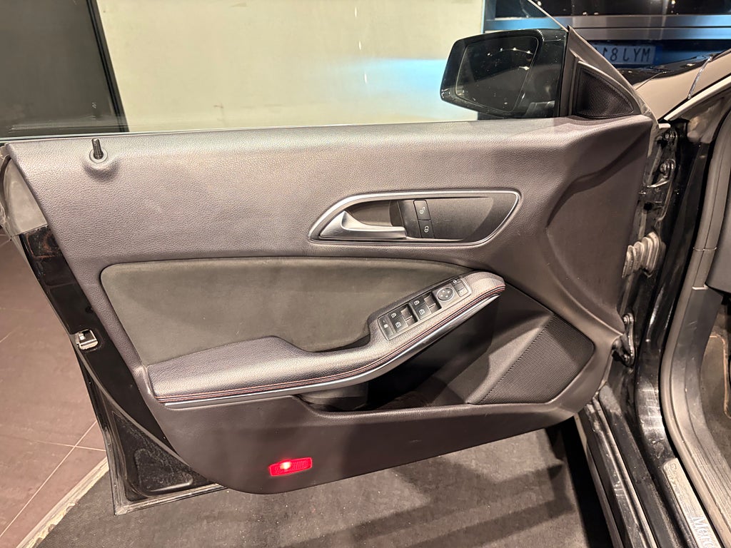 Mercedes-Benz CLA 2018 - miniatyr 16