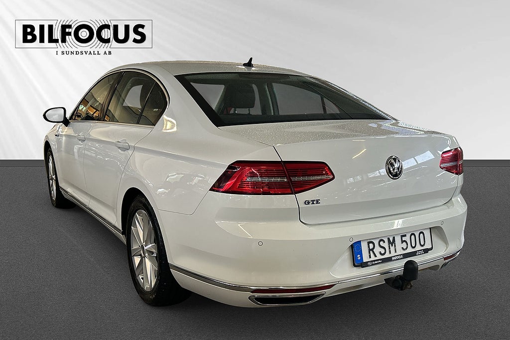 Volkswagen Passat 2018 - miniatyr 2