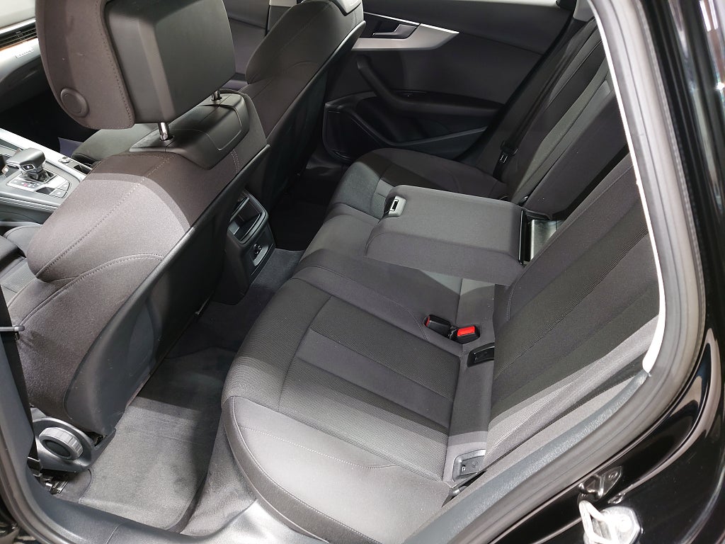 Audi A4 2023 - miniatyr 11