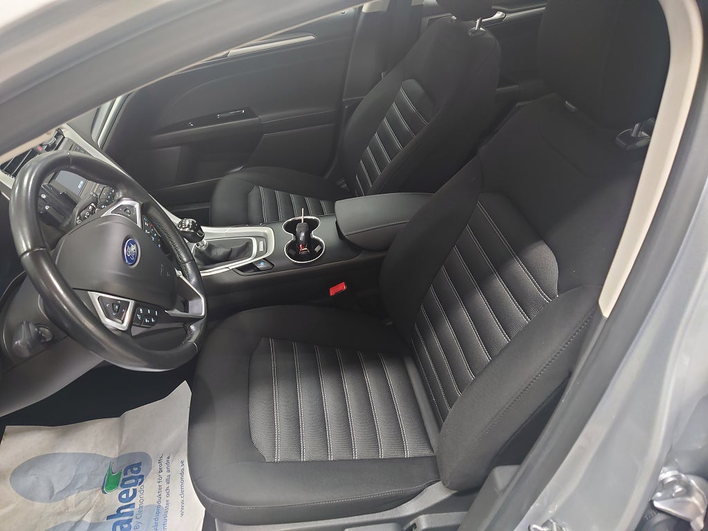 Ford Mondeo 2018 - miniatyr 8
