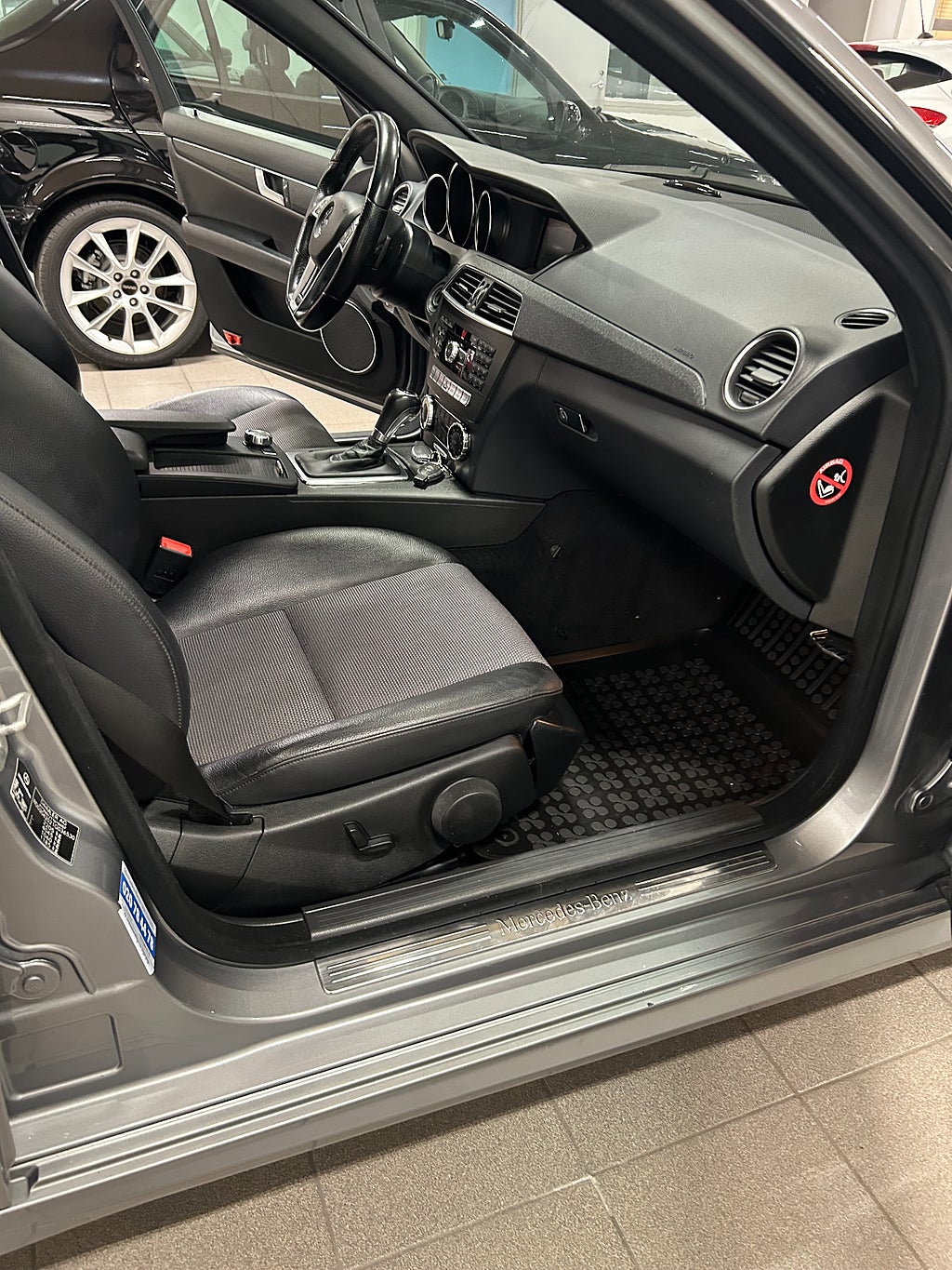 Mercedes-Benz C 2013 - miniatyr 11