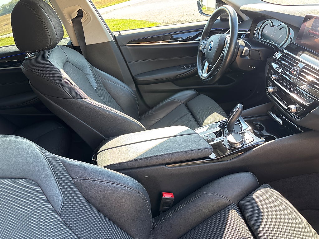 BMW 530e 2019 - miniatyr 3