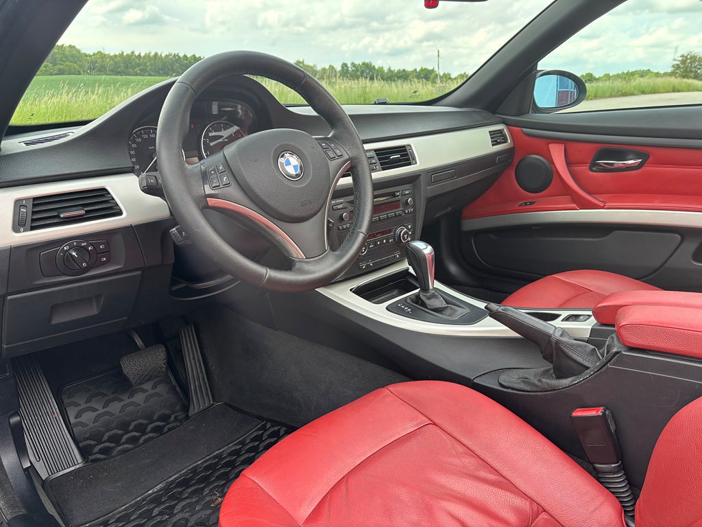BMW 320i 2009 - miniatyr 3
