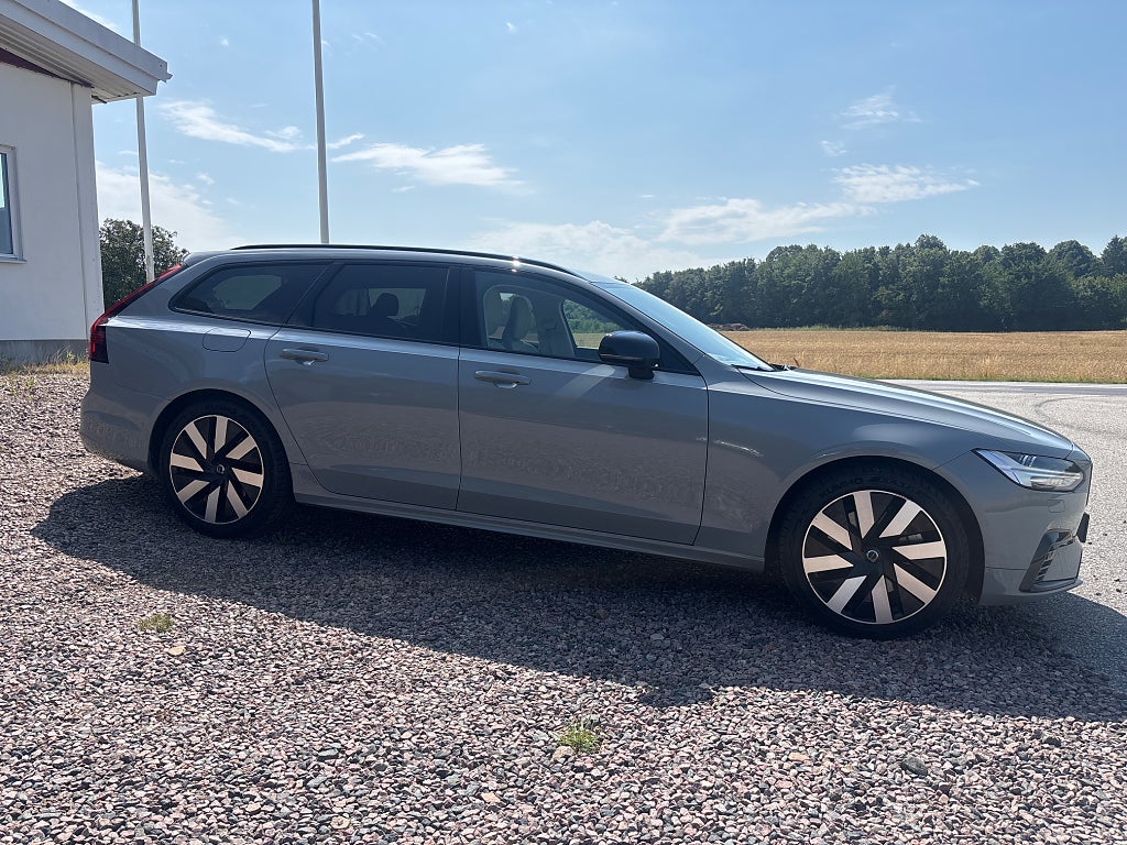 Volvo V90 2024 - miniatyr 2