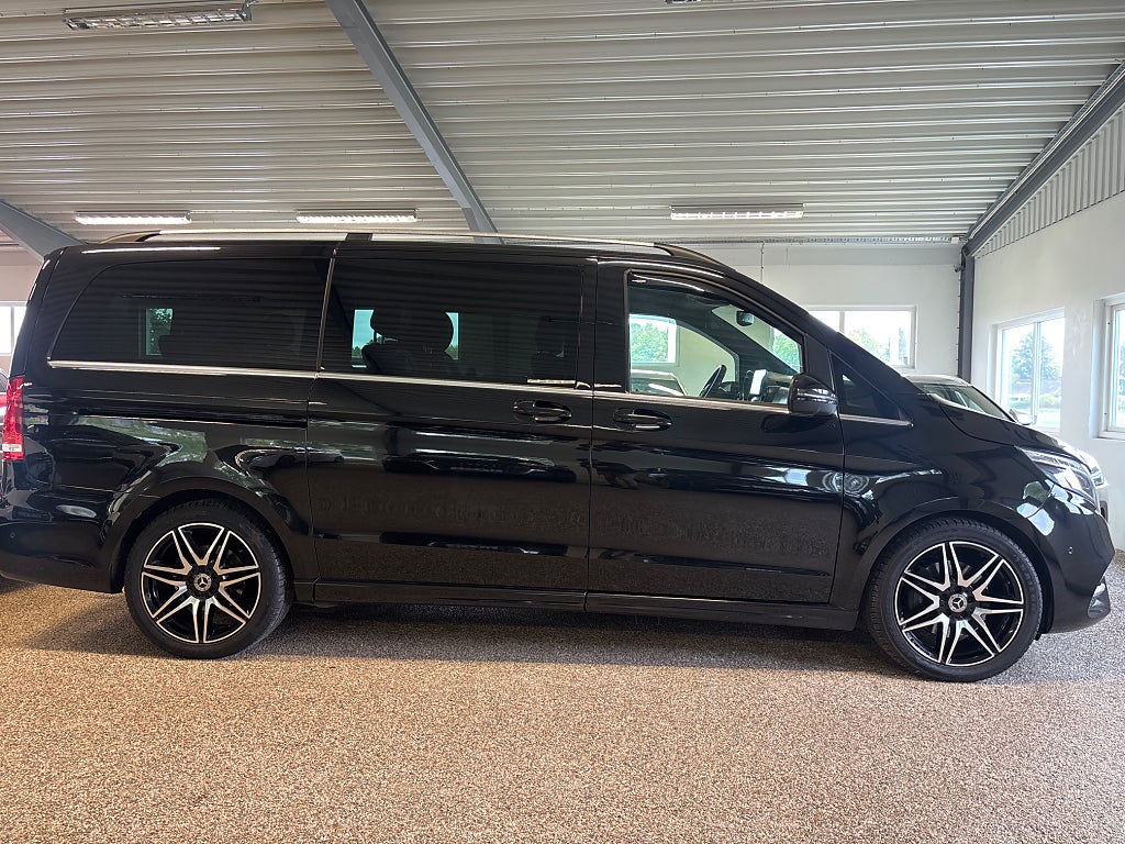 Mercedes-Benz V300 2021 - miniatyr 17