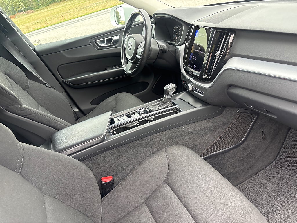 Volvo XC60 2021 - miniatyr 3
