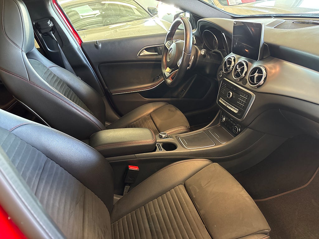 Mercedes-Benz GLA200 2019 - miniatyr 13