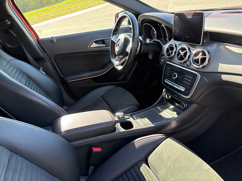Mercedes-Benz GLA200 2019 - miniatyr 3