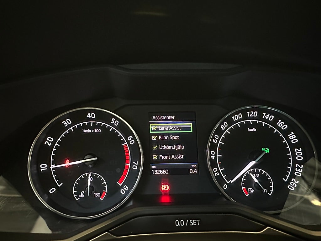 Skoda Superb 2019 - miniatyr 13