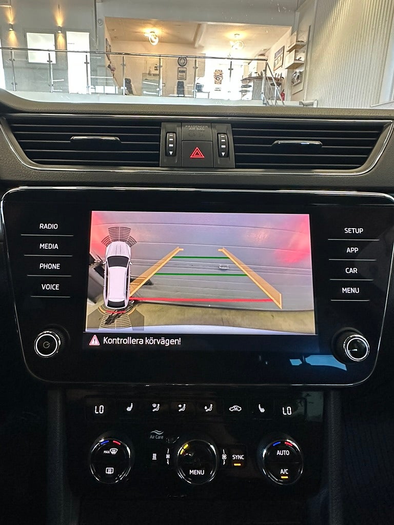 Skoda Superb 2019 - miniatyr 16