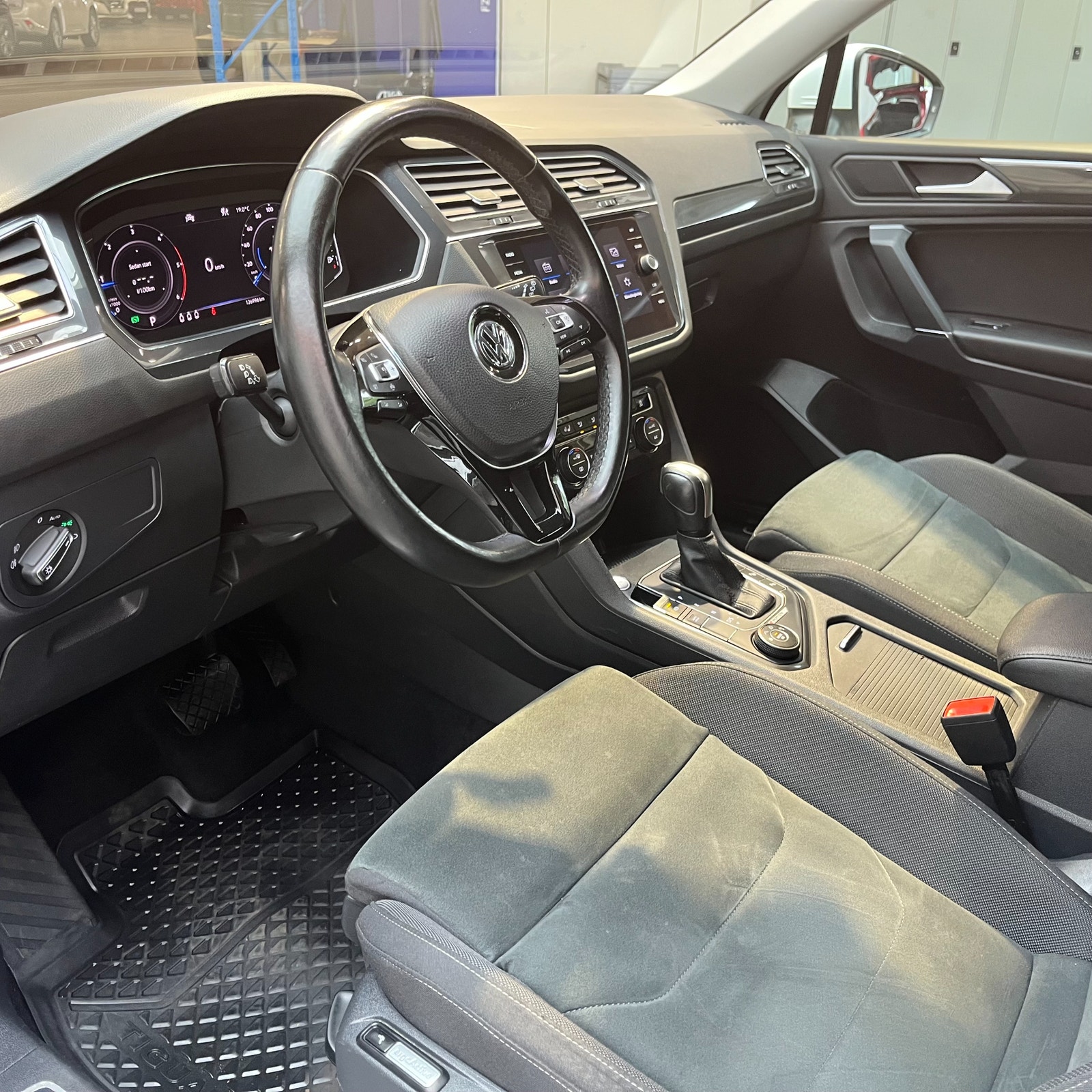 Volkswagen Tiguan Allspace 2.0 TDI 4Motion GT Cockpit Carplay Dragkrok 2020 - miniatyr 9
