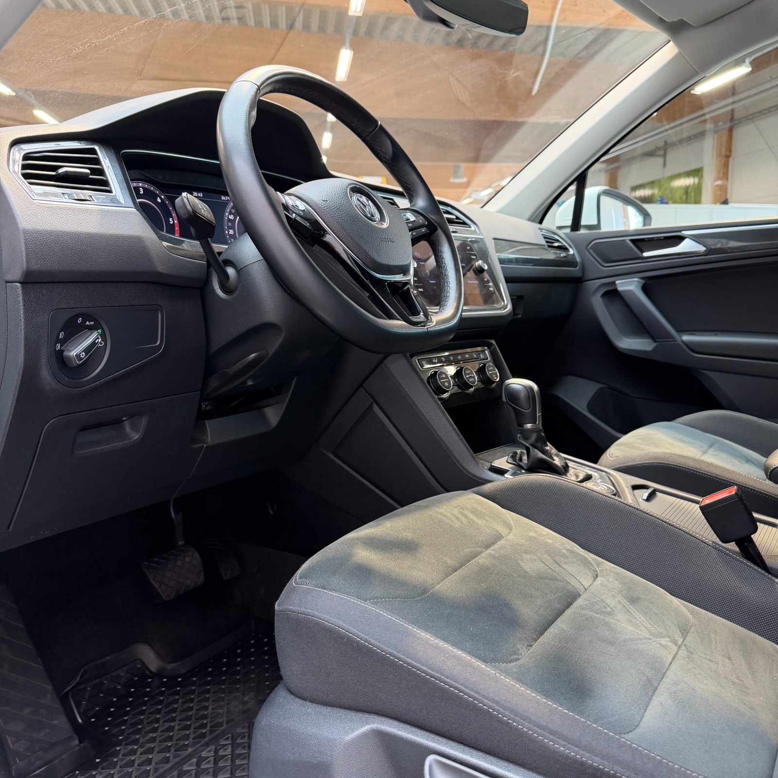 Volkswagen Tiguan 2.0 TDI 4M GT Executive Cockpit Carplay Backkamera Drag 2019 - miniatyr 8