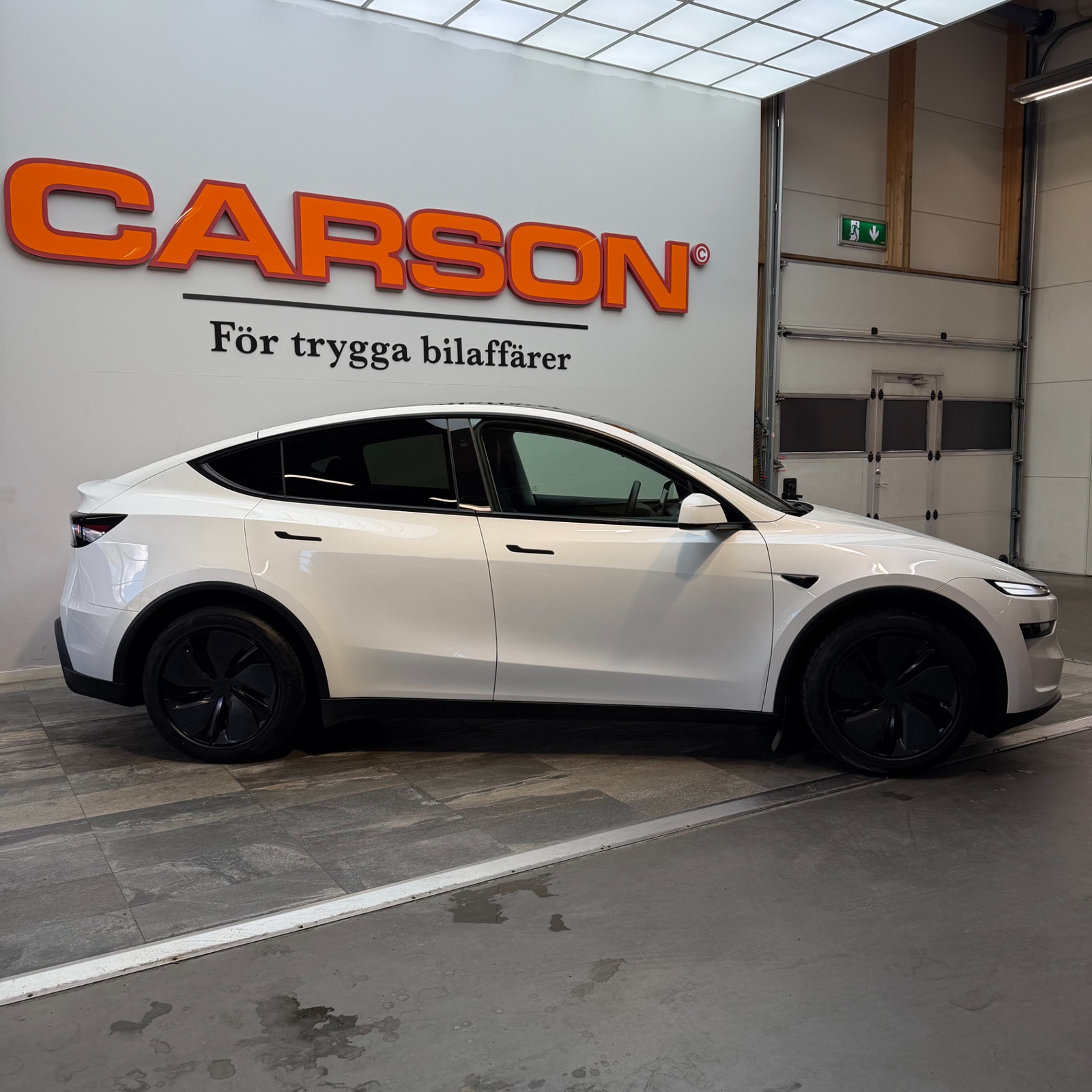 Tesla Model Y Long Range AWD Premium Panorama Autopilot 360° Drag 2025 - miniatyr 3