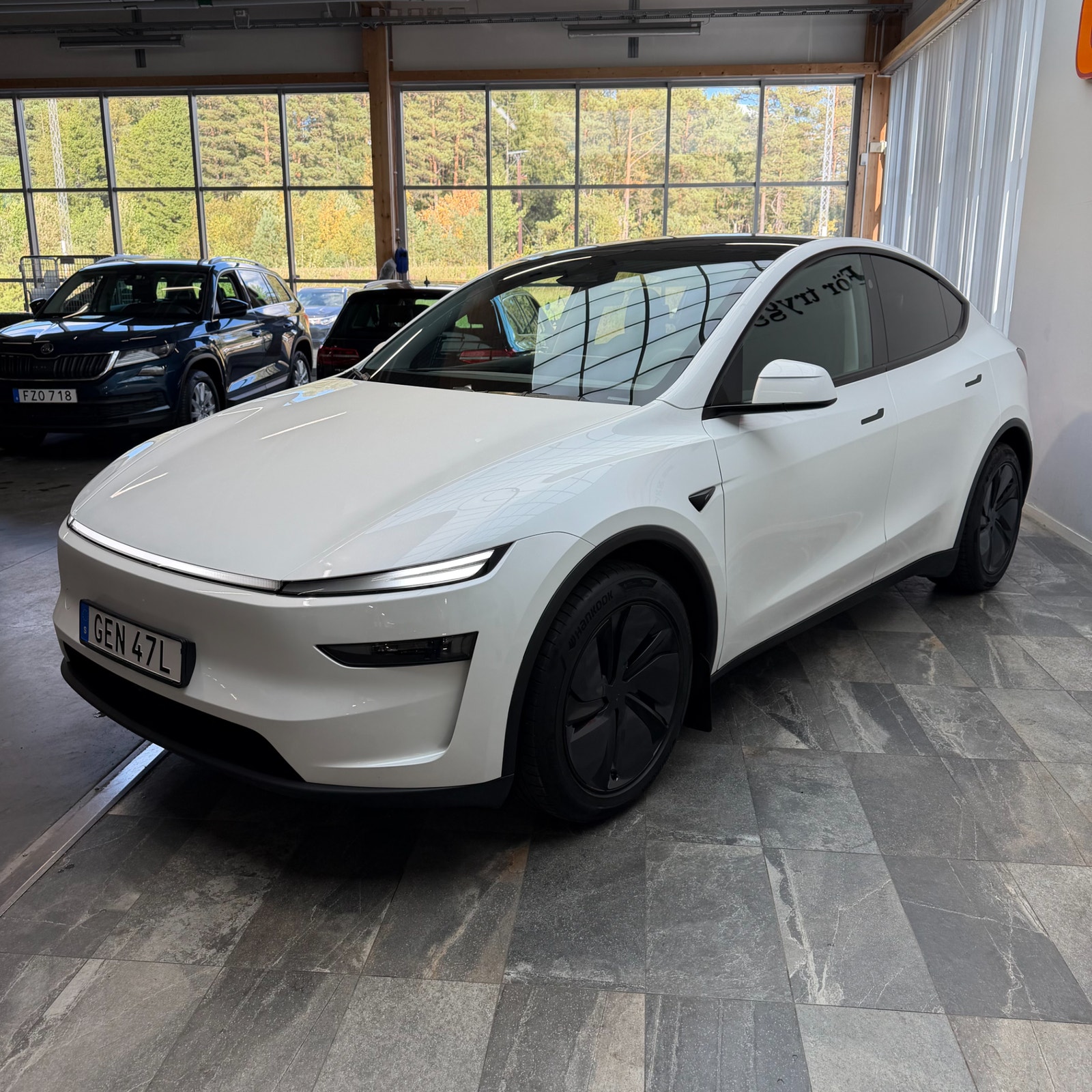 Tesla Model Y Long Range AWD Premium Panorama Autopilot 360° Drag 2025 - miniatyr 5