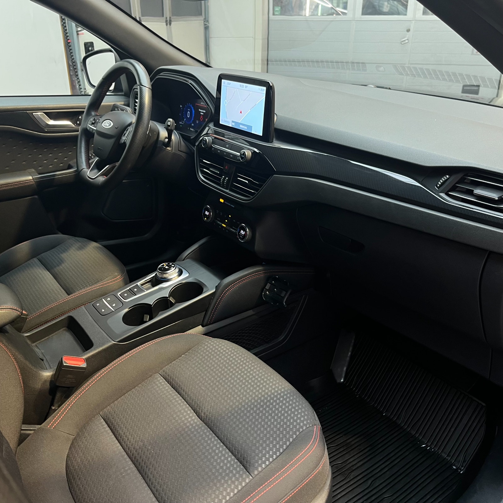 Ford Kuga 2.0 EcoBlue AWD ST-Line Kamera Navi Värmare Drag 2021 - miniatyr 12