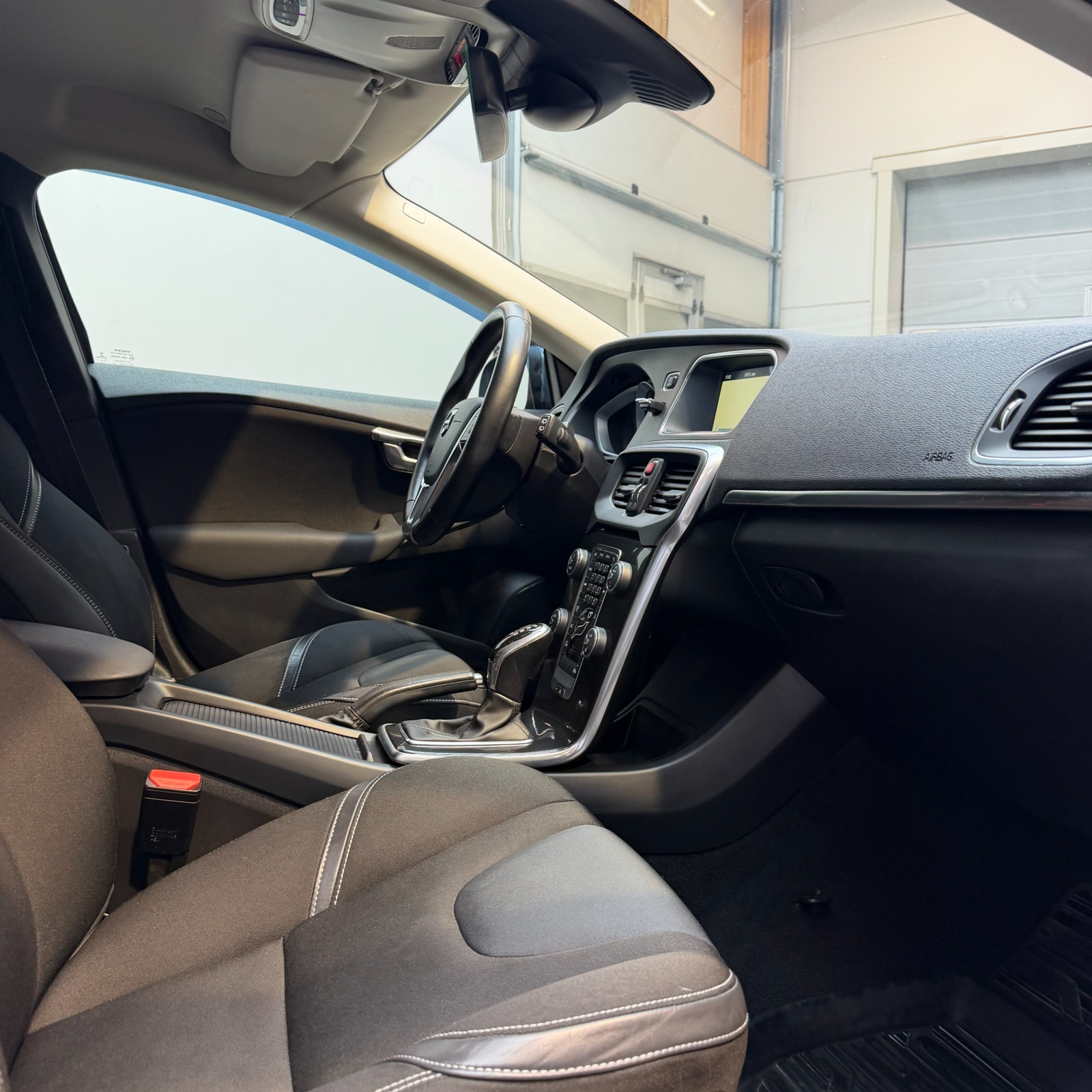 Volvo V40 D3 Geartronic Business Advanced VOC Värmare Kamrem Bytt 2017 - miniatyr 11
