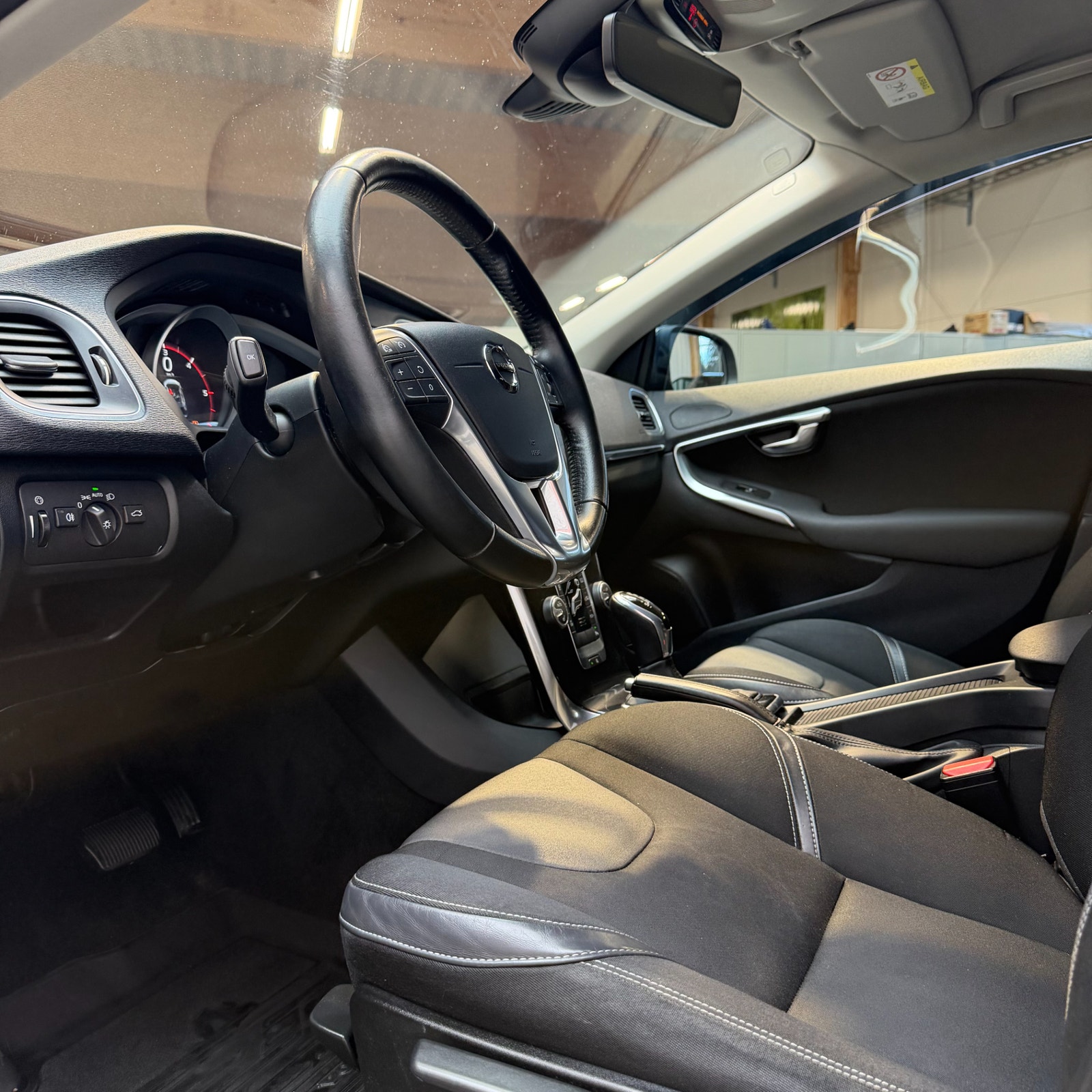 Volvo V40 D3 Geartronic Business Advanced VOC Värmare Kamrem Bytt 2017 - miniatyr 8