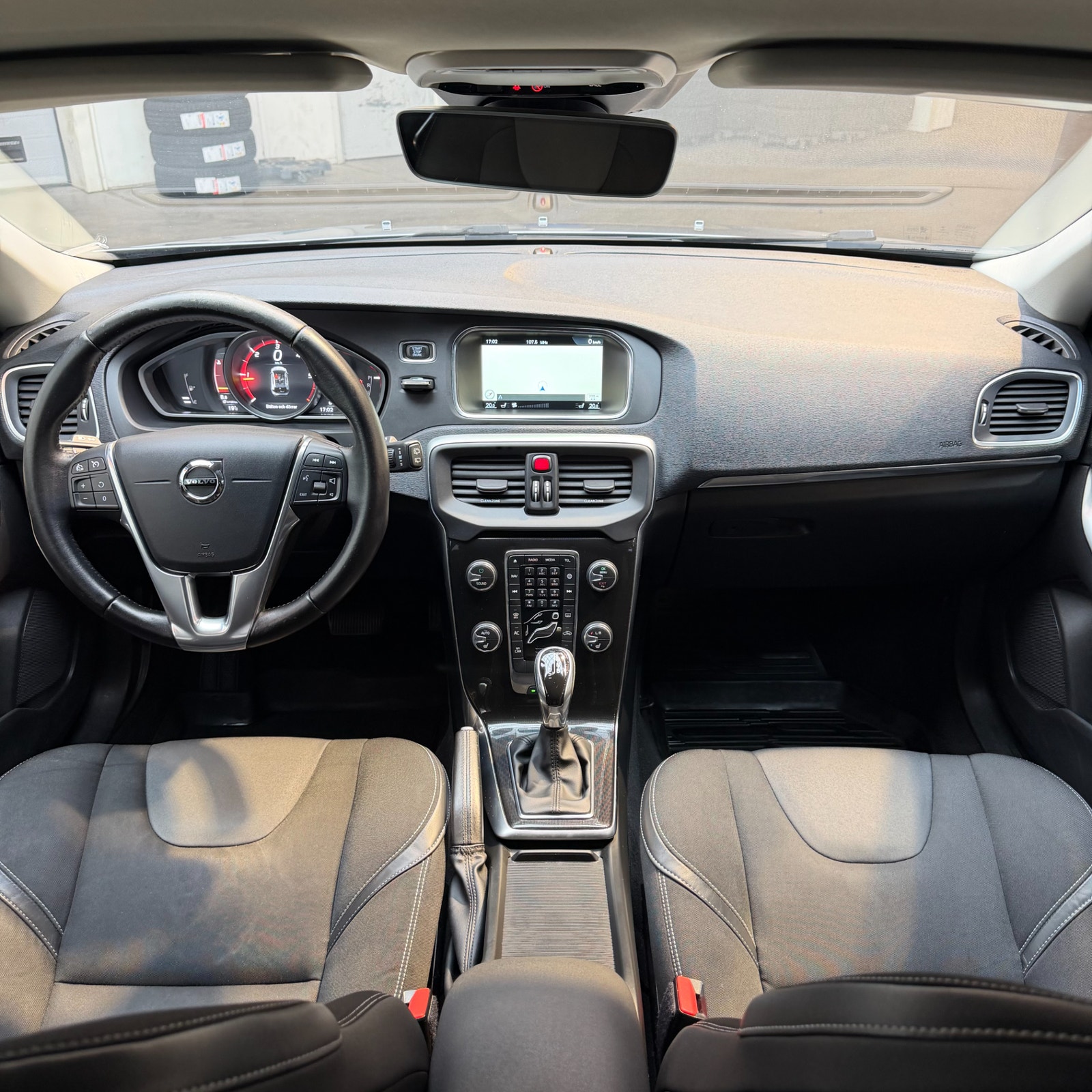 Volvo V40 D3 Geartronic Business Advanced VOC Värmare Kamrem Bytt 2017 - miniatyr 9