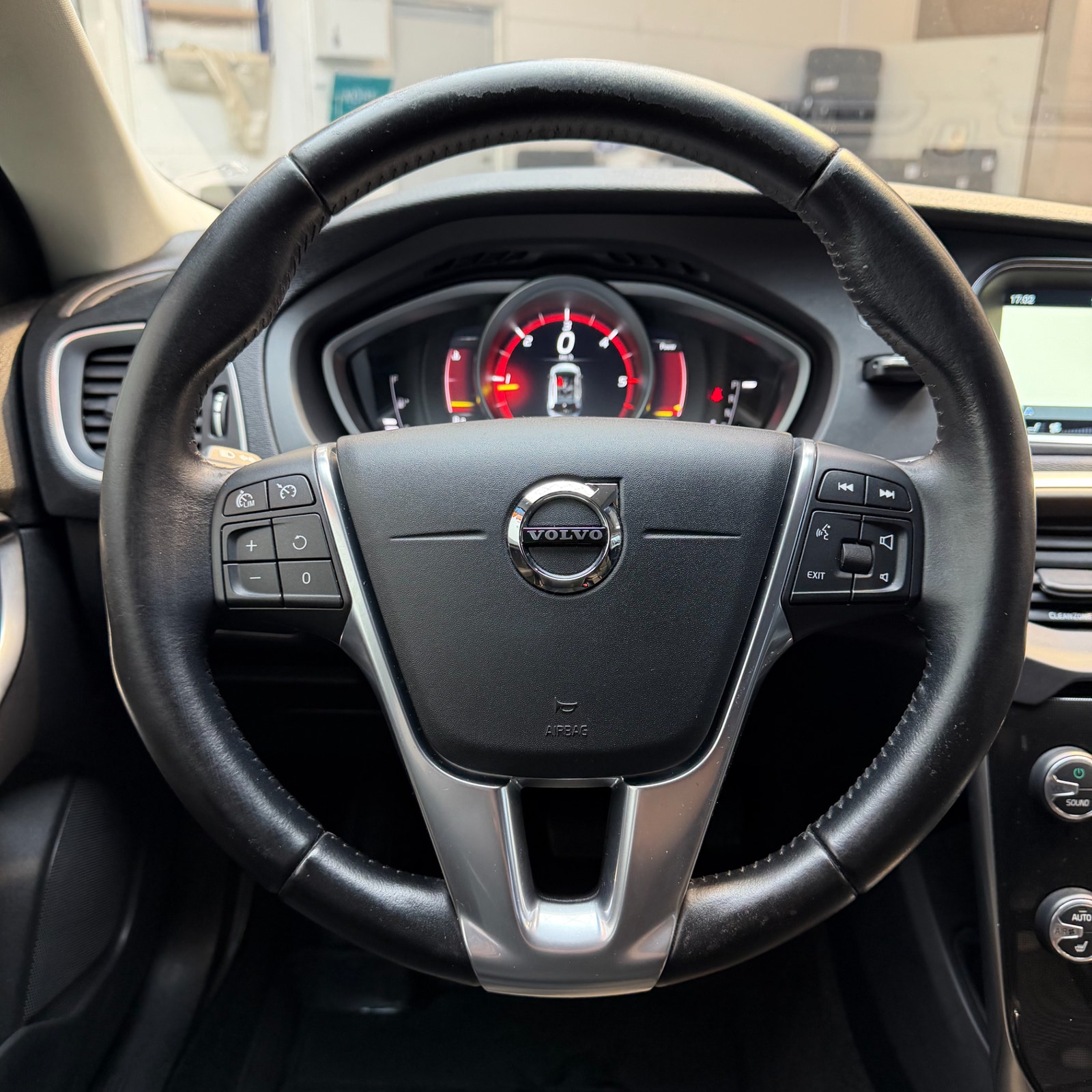 Volvo V40 D3 Geartronic Business Advanced VOC Värmare Kamrem Bytt 2017 - miniatyr 10