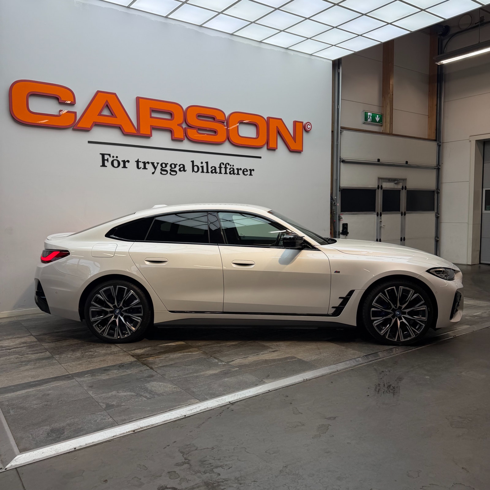 BMW i4 M50 xDrive M Sport Charged H&K 360° Dragkrok "20" MOMS 2024 - miniatyr 3