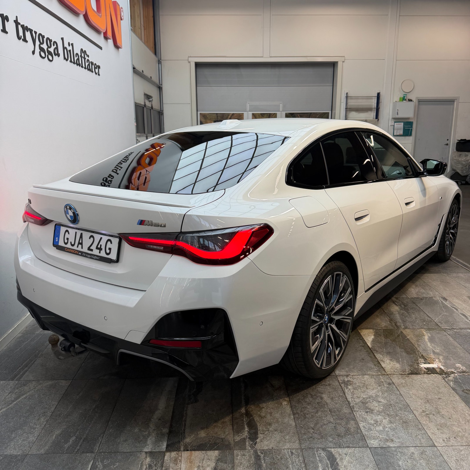BMW i4 M50 xDrive M Sport Charged H&K 360° Dragkrok "20" MOMS 2024 - miniatyr 4