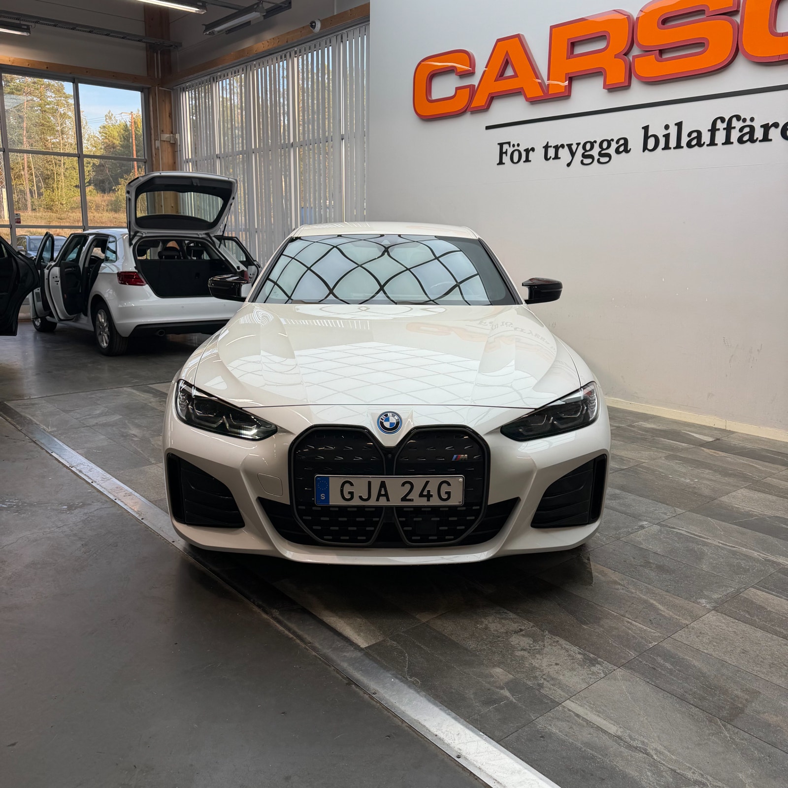 BMW i4 M50 xDrive M Sport Charged H&K 360° Dragkrok "20" MOMS 2024 - miniatyr 6