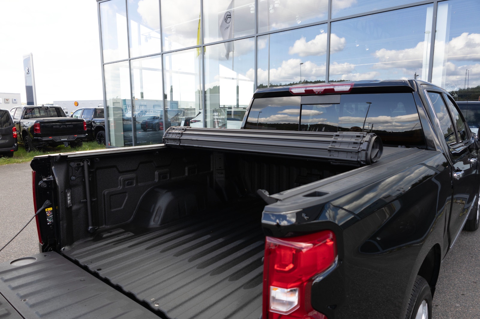 Chevrolet Silverado High Country 3.0 Duramax 4WD Drag 2026 - miniatyr 9